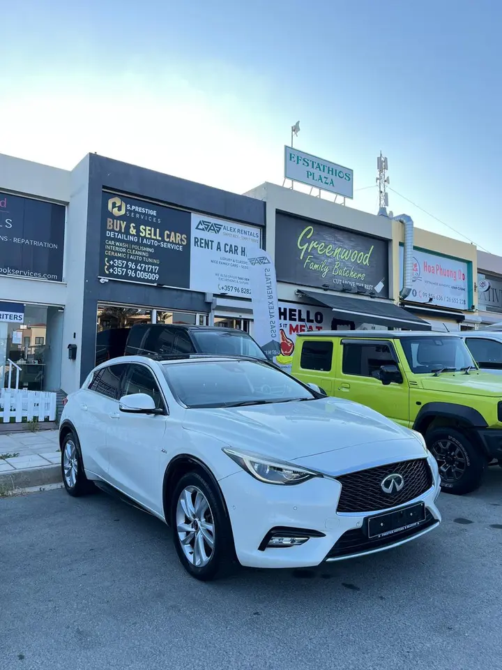 2016 INFINITI Q30