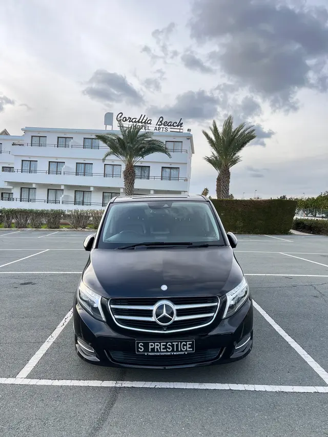 2017 Mercedes-Benz V220d Long — photo 3 of 12