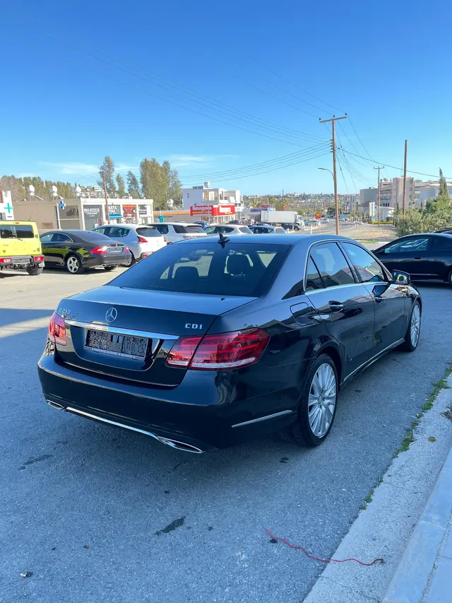 2014 Mercedes-Benz E250 CDI — photo 4 of 8