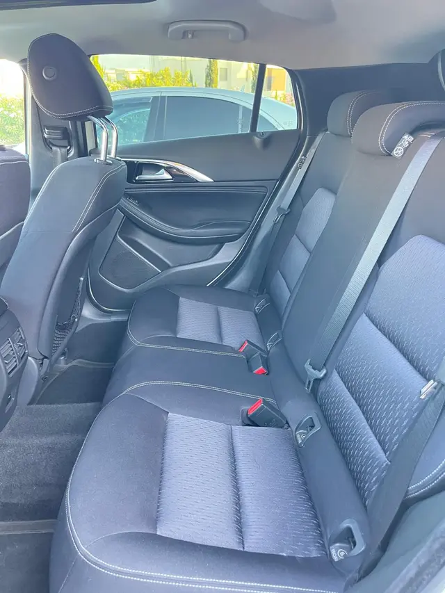 2016 INFINITI Q30 — photo 7 of 9