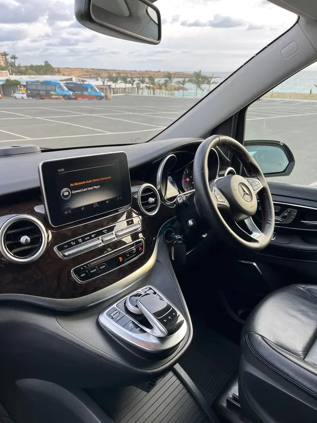 2017 Mercedes-Benz V220d Long — photo 7 of 12
