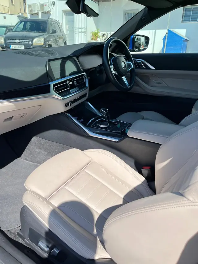 2022 BMW 420i M-Sport Convertible — photo 7 of 8