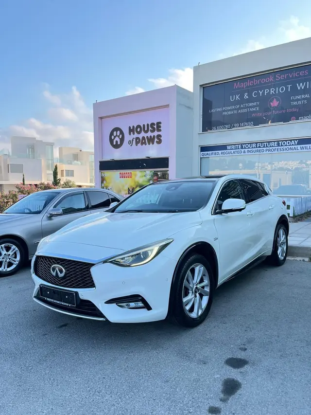 2016 INFINITI Q30 — photo 9 of 9