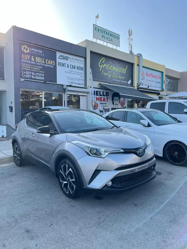 2017 Toyota C-HR — photo 1 of 4