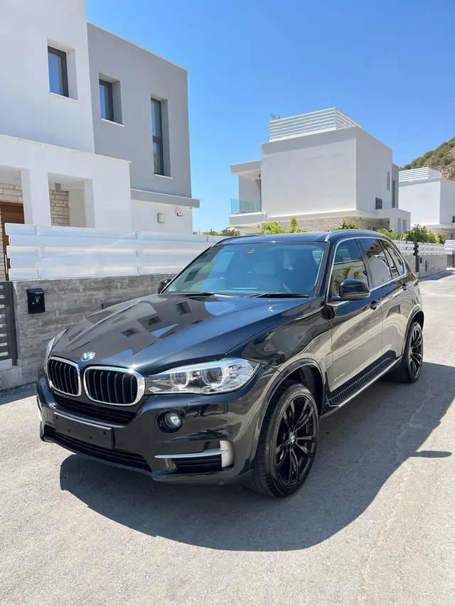 2017 BMW X5 xDrive30d — photo 2 of 8