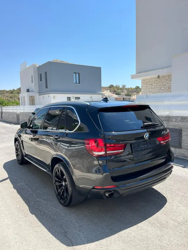 2017 BMW X5 xDrive30d — photo 3 of 8