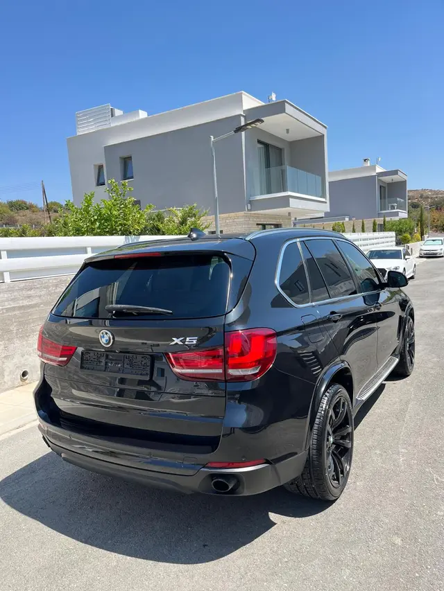 2017 BMW X5 xDrive30d — photo 4 of 8