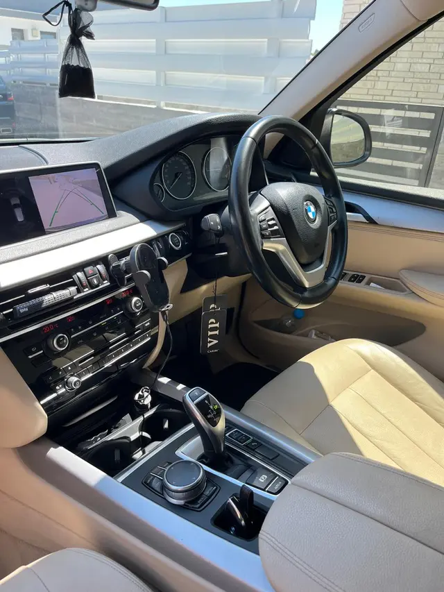 2017 BMW X5 xDrive30d — photo 6 of 8