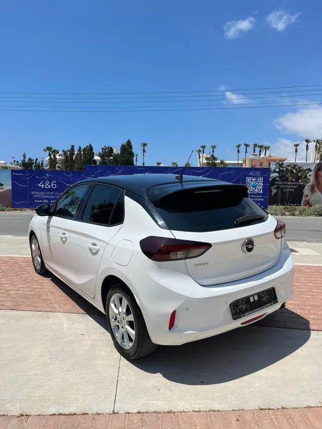2021 Opel Corsa — photo 3 of 8