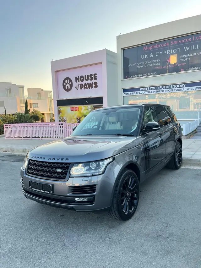2015 Range Rover Vogue — photo 2 of 7