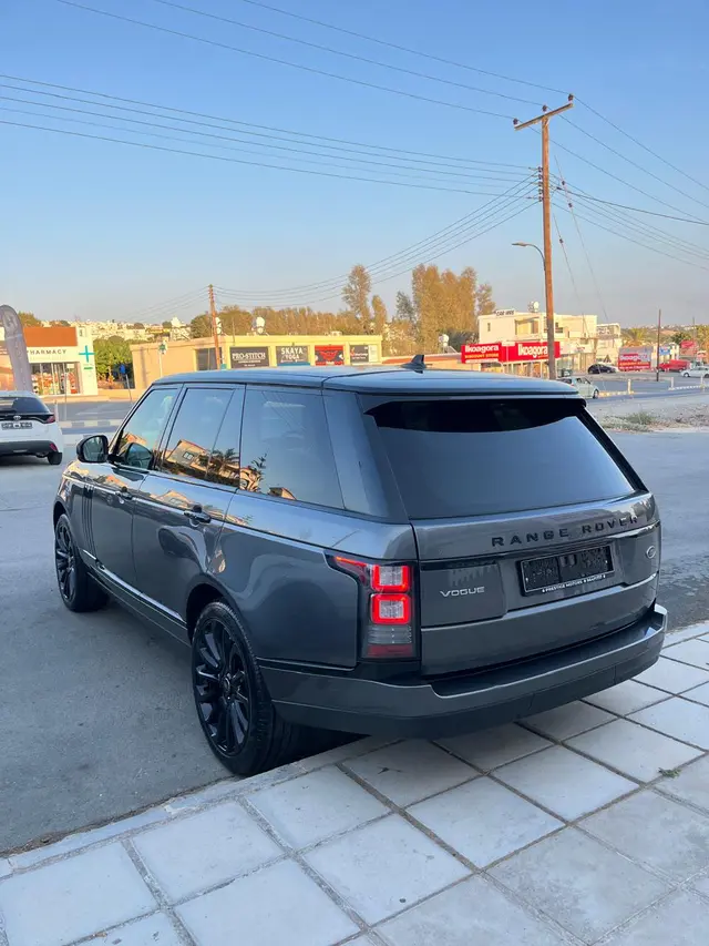 2015 Range Rover Vogue — photo 3 of 7