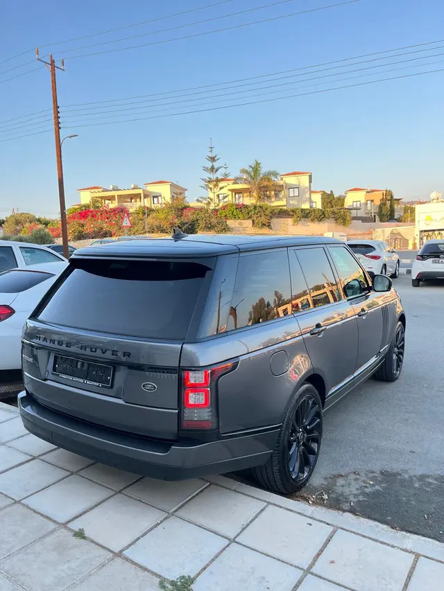 2015 Range Rover Vogue — photo 4 of 7