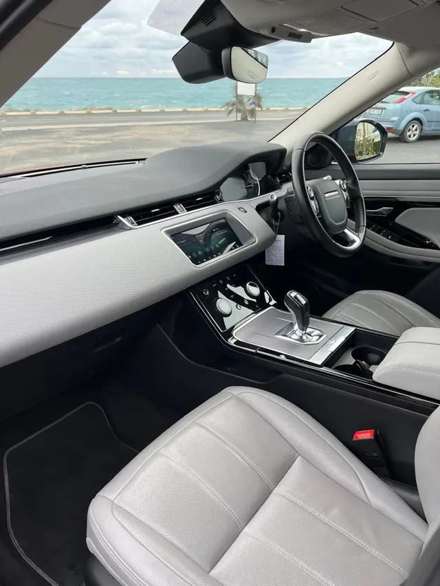2020 Range Rover Evoque — photo 6 of 8