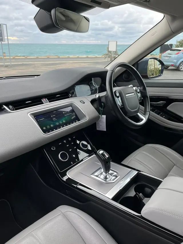 2020 Range Rover Evoque — photo 7 of 8